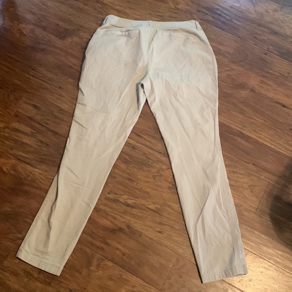 Old Navy Sweetheart Khakis. Size 8 - Picture 2 of 3